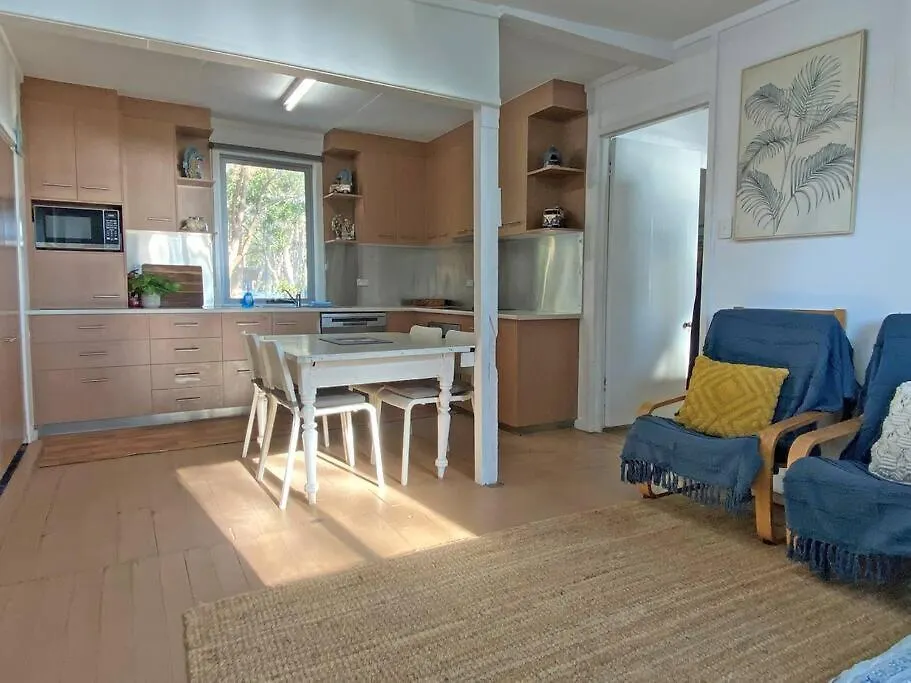 Beach Bach Villa Amity Point Australia