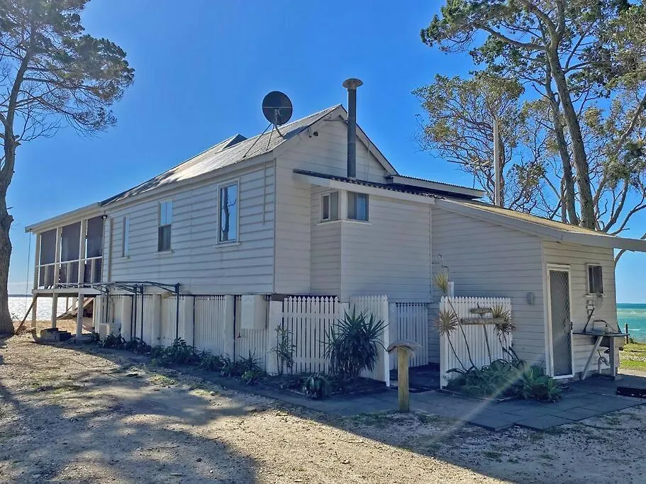 Beach Bach Villa Amity Point Holiday home